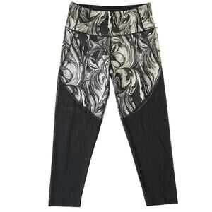 Victoria Sport Knockout Women Activewear Capri Leggings S Black Geometric Sheer